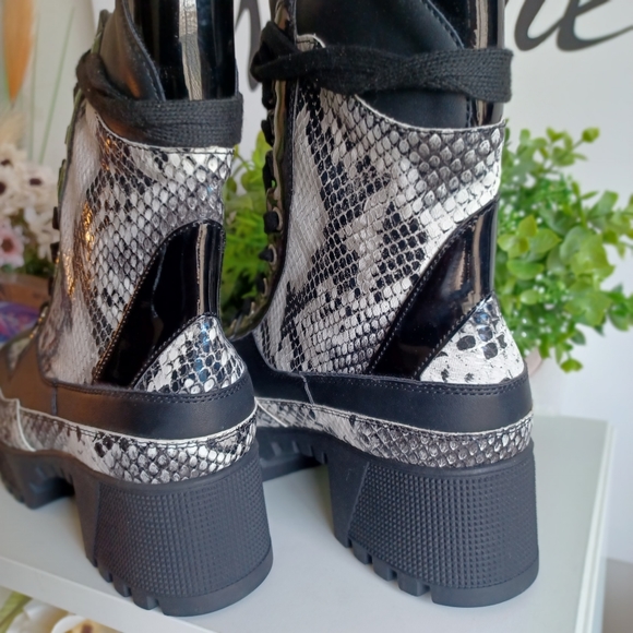 FASHION NOVA Walk The Other Way Booties - Picture 5 of 10